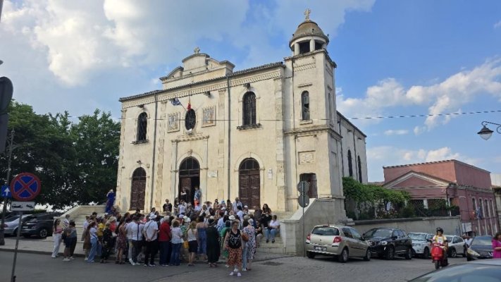 Constănțenii și turiștii redescoperă istoria orașului în turul cultural „Case celebre din Constanța Veche”