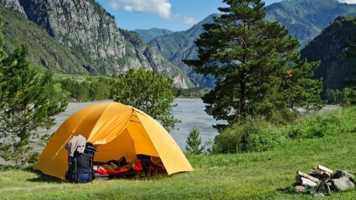 Turist german, mort în condiții necunoscute. A fost găsit într-un cort, într-o zonă izolată de munte din Alba