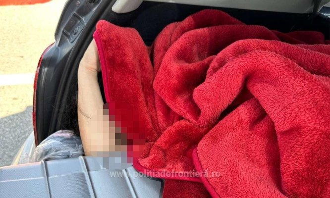 O femeie din Turcia ascunsă în portbagajul unui autoturism, sub o pătură, a fost depistată la Calafat