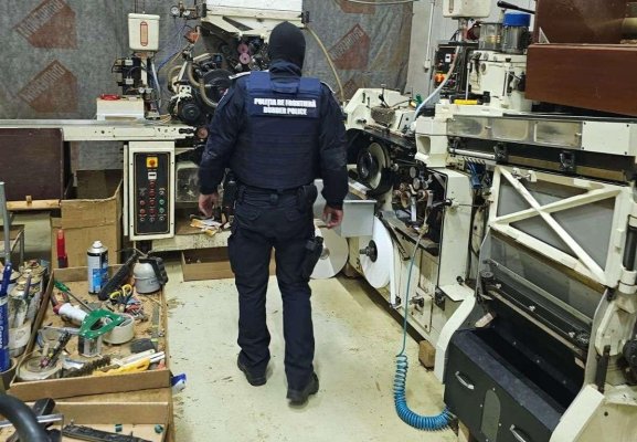 Polițiștii de frontieră au reținut nouă inculpați care făceau parte dintr-un grup infracțional de fabricare ilegală a țigărilor