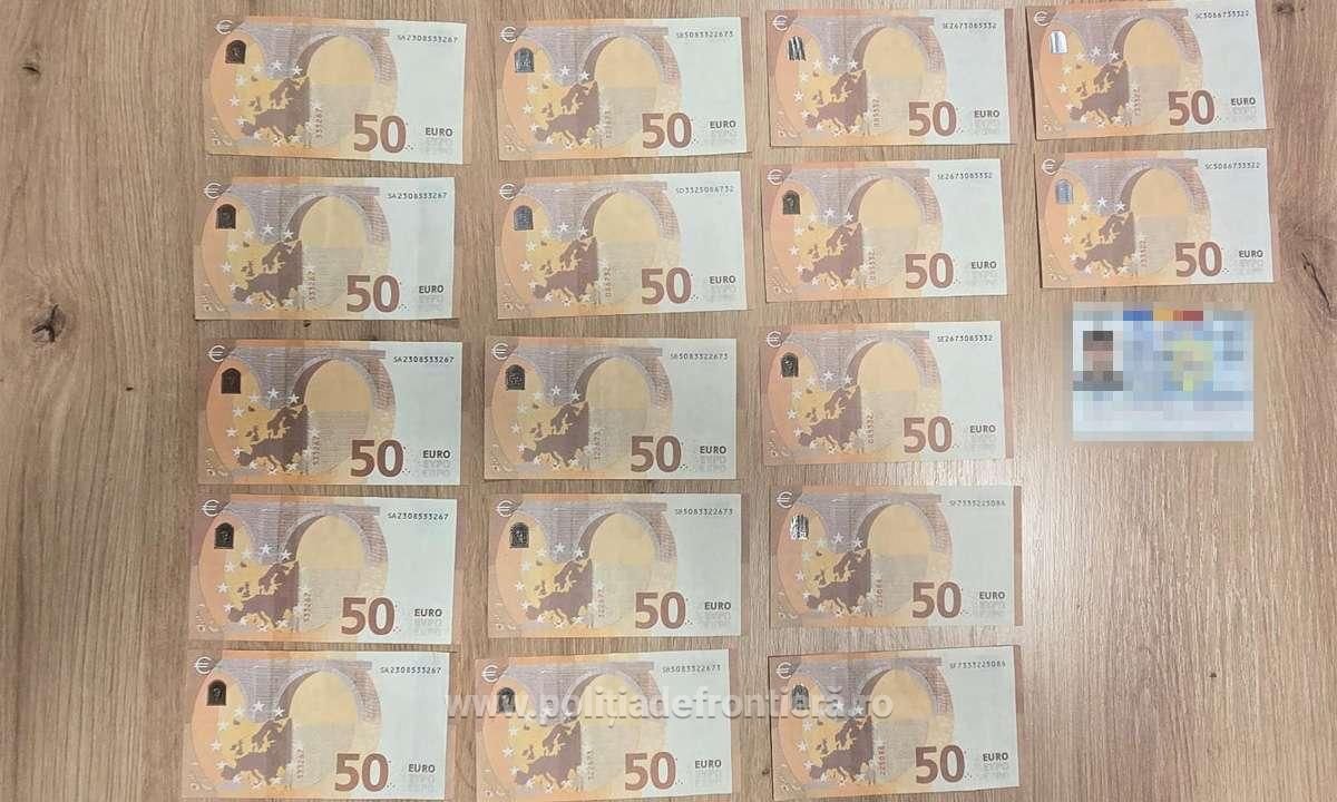 Mai multe bancnote false au fost descoperite asupra unui barbat pe Aeroportul International Henri Coanda Mai multe bancnote false au fost descoperite asupra unui barbat pe Aeroportul International Henri Coanda