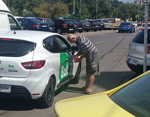 Un bărbat a luat la bătaie o femeie, în zona gării... pentru că nu a parcat regulamentar 
