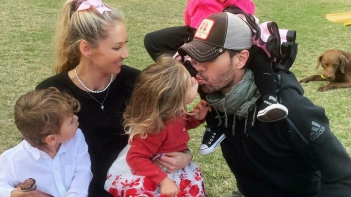 Enrique Iglesias va deveni din nou tată. Anna Kournikova este însărcinată cu al patrulea copil la 44 de ani