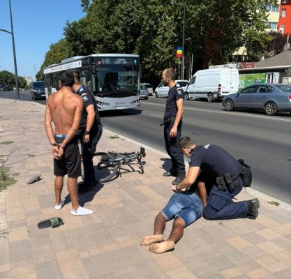 Doi bărbați s-au bătut în plină stradă, la Constanța. Care a fost motivul conflictului