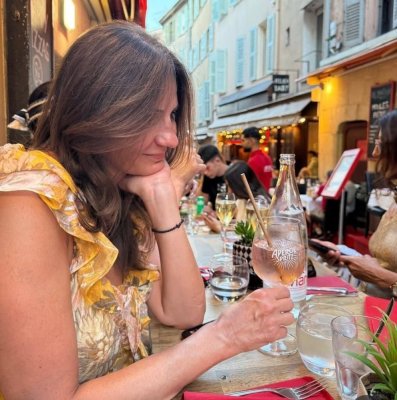 Anca Alexandrescu, plajă pe cearceaf cu umbrela de acasă, la Cannes! ”Lux și opulență...”  