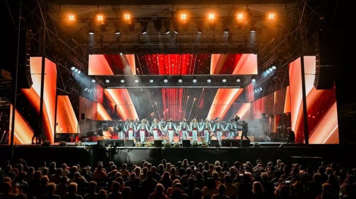Mamaia se transformă în scena folclorului românesc! Începe Festivalul Național al Cântecului și Dansului Popular