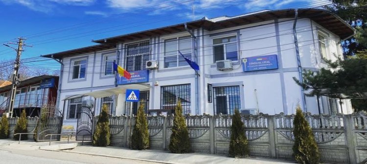 Cursuri de vară la 2.000 de euro: cum învață angajații primăriei din Dârmănești să plătească vacanțe din bani publici