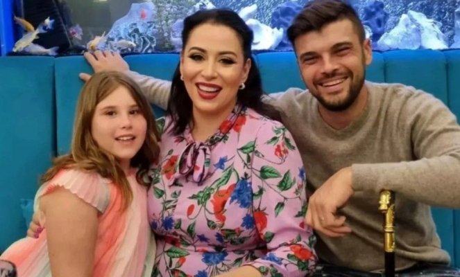 Oana Roman, dezamăgită de comportamentul pe care îl are Marius Elisei, cu fiica lor, Isabela