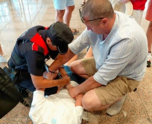 Un jandarm român, aflat în concediu, a ajutat autoritățile spaniole să prindă niște fugari, în aeroportul din Barcelona. Video