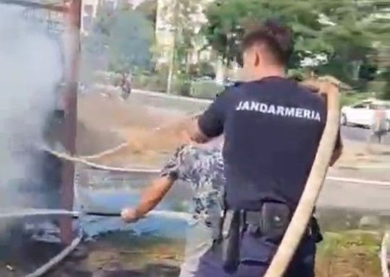 Un jandarm a intervenit prompt pentru limitarea unui incendiu, la un magazin din Mangalia. Video