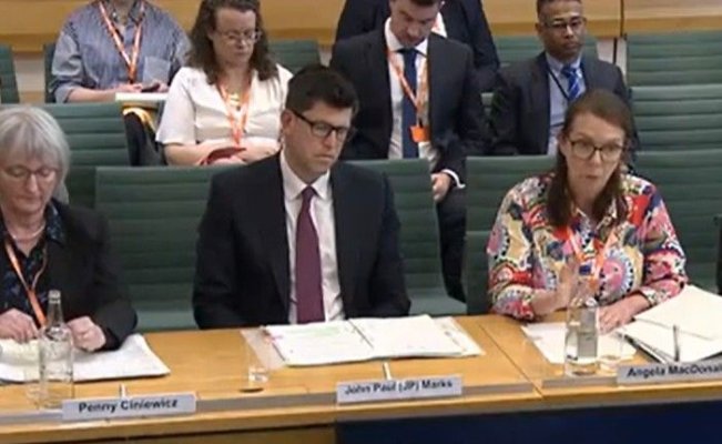 O grupare de români a furat de la Fiscul britanic o sumă uriașă. Șefii instituţiei, chemaţi în Parlament să dea explicaţii