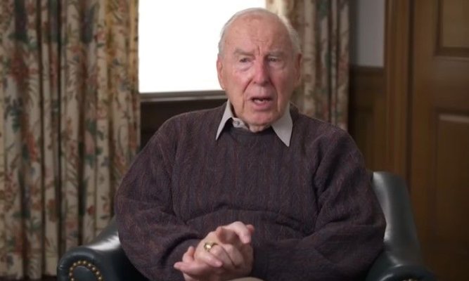 Jim Lovell, legendarul comandant al misiunii Apollo 13, s-a stins din viață, la 97 de ani. Video