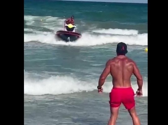 Bărbat de 76 de ani, din Fundulea, la un pas să își piardă viața, pe plaja Belona. Video
