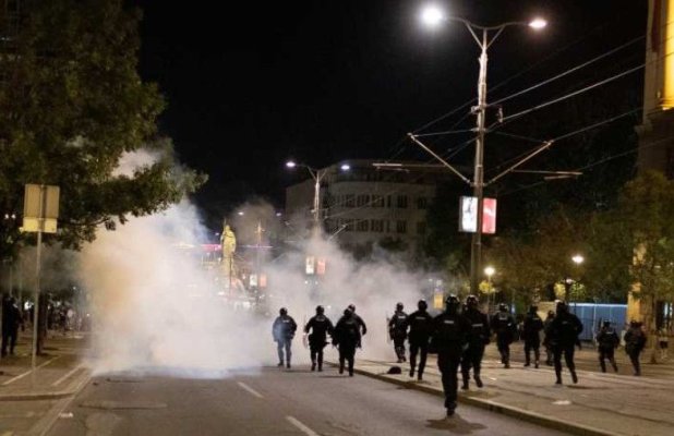 Serbia: Protestele antiguvernamentale au degenerat în violențe