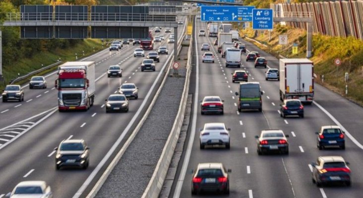 Un bărbat cu o alcoolemie de 4,16 la mie a fost prins conducând cu 220 km la oră, pe autostradă