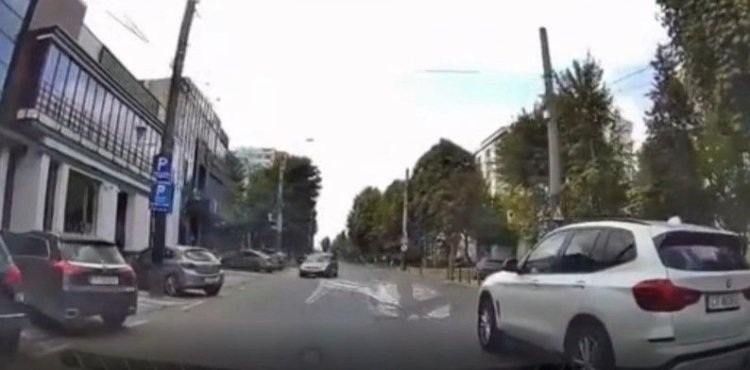 Introducerea sensului unic pe strada Adamclisi mai mult a încurcat circulația. Video
