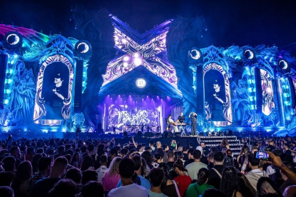 Un artist celebru care a participat la Untold a fost masat de una dintre femeile diagnosticate cu lepră