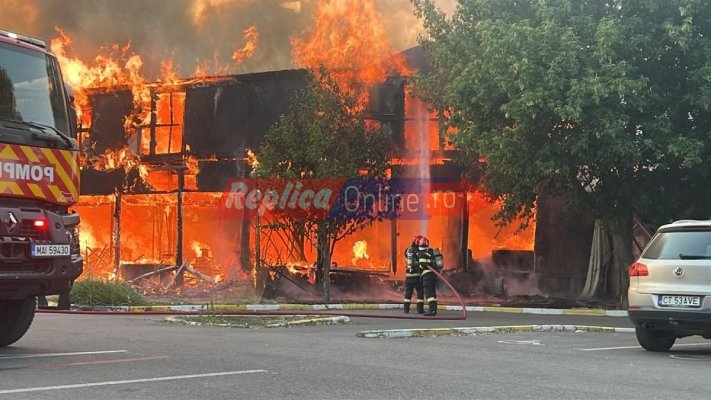 Incendiu de proporții în Mamaia! Fostul club Bellagio s-a făcut scrum! Video