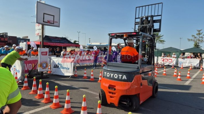 A treia ediție a competiției „Motostivuitoristul în Arenă“ se desfășoară în parcarea centrului comercial Vivo! Video