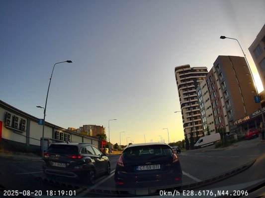 Pericol public pe patru roți! Un șofer a circulat pe contrasens pe Blv. Aurel Vlaicu. Video