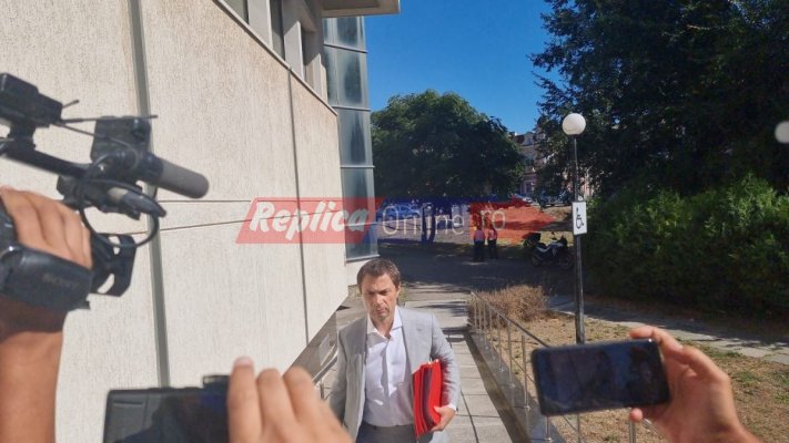 Primarul Cristian Radu întâmpinat de Ceaușeșcu, la Curtea de Apel Constanța, cu un costum de pușcăriaș. Video
