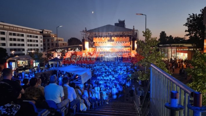 Festivalul Național al Cântecului și Dansului Popular Românesc „Mamaia“ s-a încheiat cu recitalul vedetelor! Video