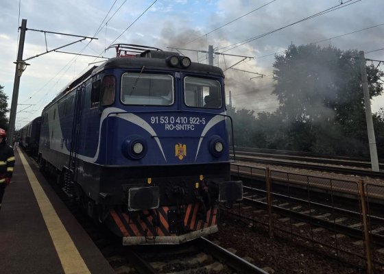 Incendiu la o locomotivă care tracta 15 vagoane cu pasageri, în Gara Palas. 1.300 de călători au fost evacuați. Video