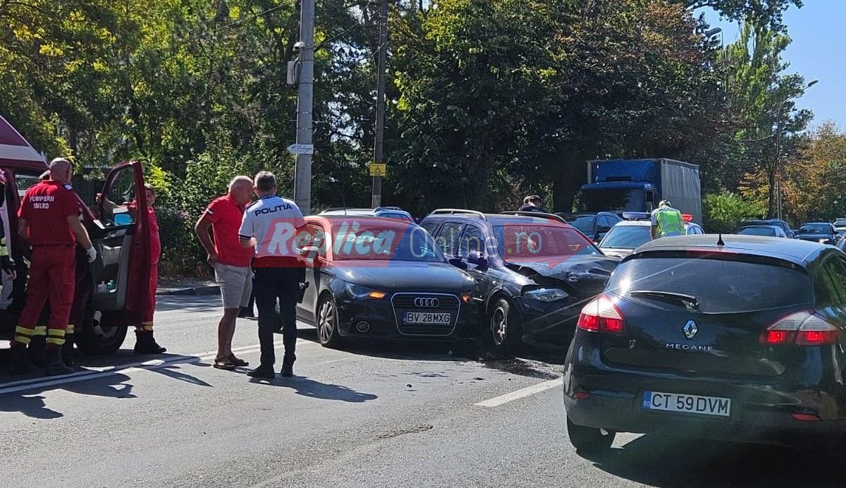 Accident intre doua autoturisme pe Strada Republicii Accident intre doua autoturisme pe Strada Republicii