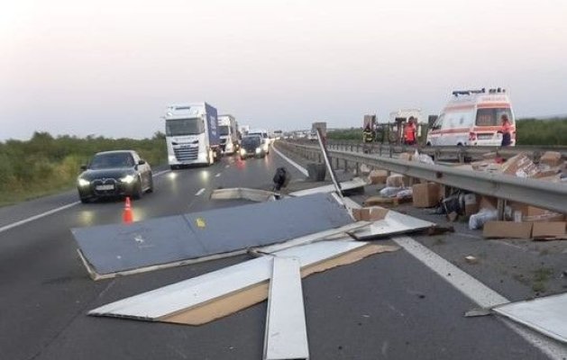 Accident mortal pe Autostrada Bucureşti – Piteşti. O autoutilitară a lovit glisiera mediană şi s-a răsturnat pe carosabil
