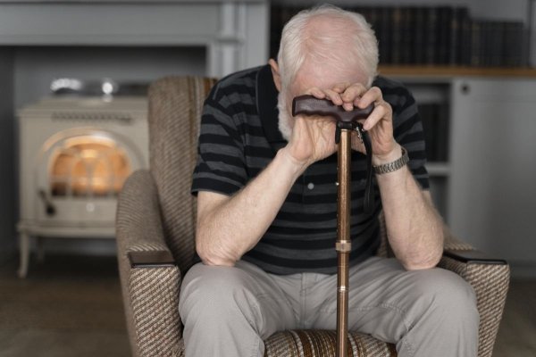 Codul bătrâneții, decriptat: Cercetătorii au descoperit proteina care ne duce spre moarte