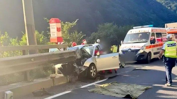 Două persoane au ajuns la spital după ce un șofer de 81 de ani a pierdut controlul volanului