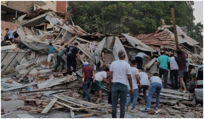 Un bărbat a murit și zeci de persoane au fost rănite în urma cutremurului cu magnitudinea 6,1 din vestul Turciei