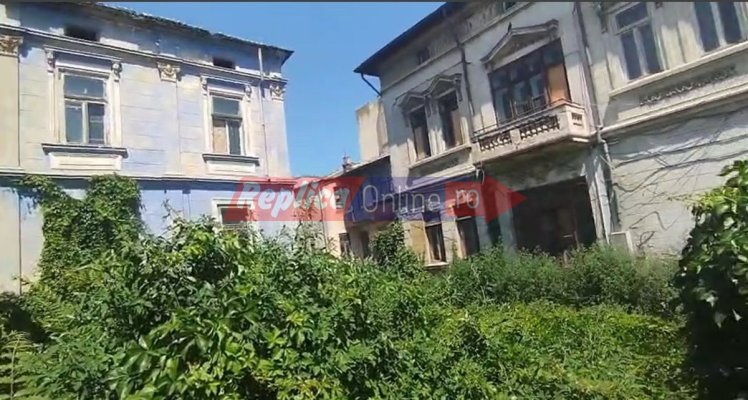 Constanța începe să devină orașul care își pierde trecutul: alte două clădiri monument zac în paragină. Video 