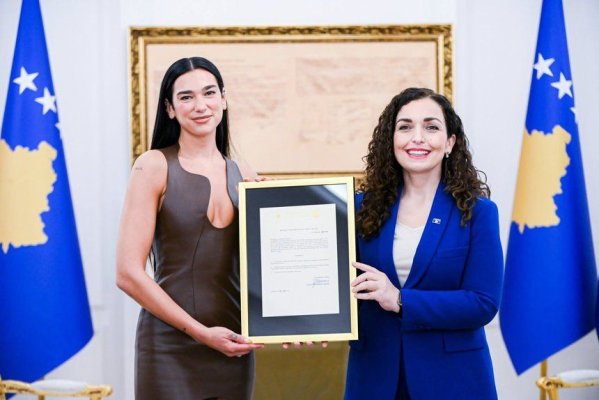 Dua Lipa se declară „recunoscătoare” după ce a primit cetăţenia kosovară. Video