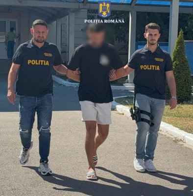 Un proxenet a sechestrat două tinere, într-un apartament din Constanța, și le-a obligat să practice prostituția. Video