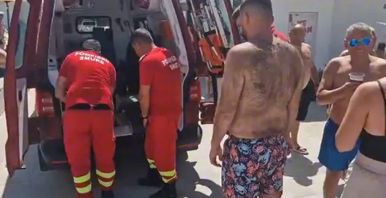 2 bărbați salvați de la înec pe laja din Eforie. Nimeni nu respectă indicațiile salvamarilor. Video
