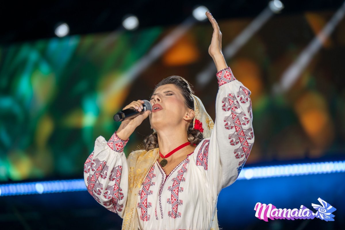 Traditia si bucuria lumineaza scena Festivalului National al Cantecului si Dansului Popular Romanesc ,,Mamaia” Traditia si bucuria lumineaza scena Festivalului National al Cantecului si Dansului Popular Romanesc ,,Mamaia”