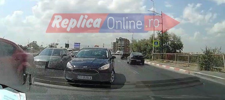Pe Podul de la Năvodari, ca-n junglă! Șoferii cer ajutorul poliției.  Video 