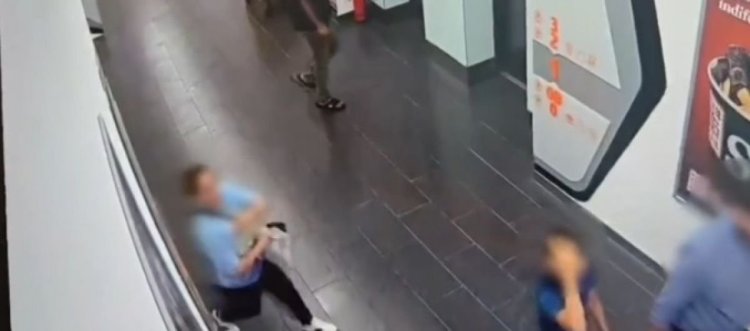 Jaf în toaleta unui mall din București: O bătrână a rămas fără economiile de-o viață 