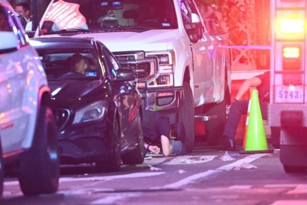 Un tânăr a scos pistolul și a tras în oameni, în celebra Time Square din New York. Video