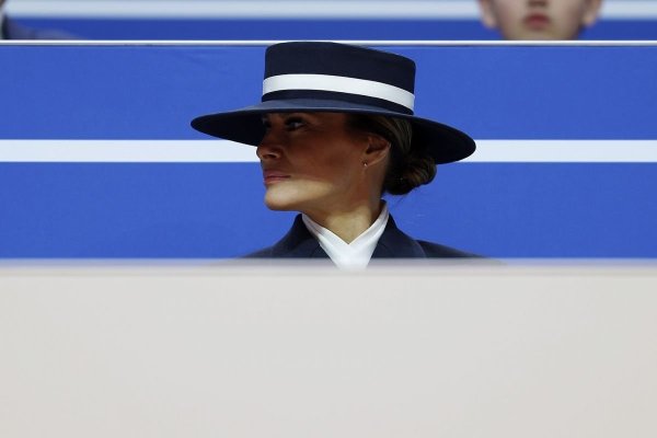 Melania Trump amenință că îl dă în judecată pe fiul lui Joe Biden și cere o sumă fabuloasă