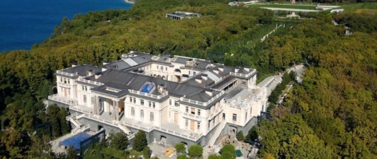 Incendiu provocat de fragmente de o dronă ucraineană în apropierea ,,Palatului lui Putin” de la Marea Neagră