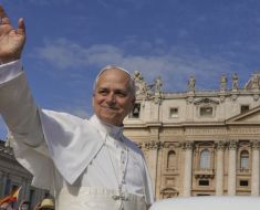Papa Leon a părăsit spitalul Gemelli din Roma după ce i-a fost îndepărtat o parte din plămân Papa Leon a părăsit spitalul Gemelli din Roma după ce i-a fost îndepărtat o parte din plămân