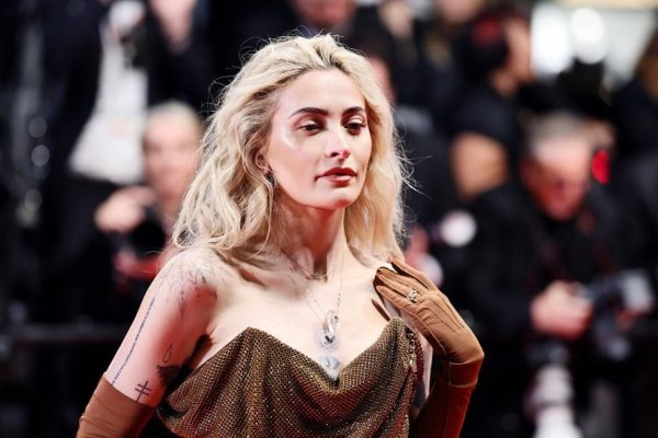  Fiica Regelui Pop, Paris Jackson, îi acuză pe avocații care administrează averea tatălui ei de furt