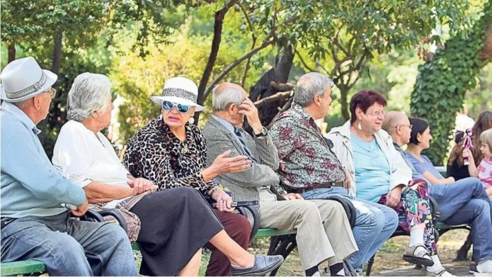 Câți bani pierd de la 1 august pensionarii și românii care încasează indemnizații speciale