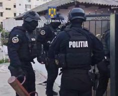 Percheziții de amploare în trei județe: Polițiștii și DIICOT au destructurat o grupare de contrabandă cu țigări