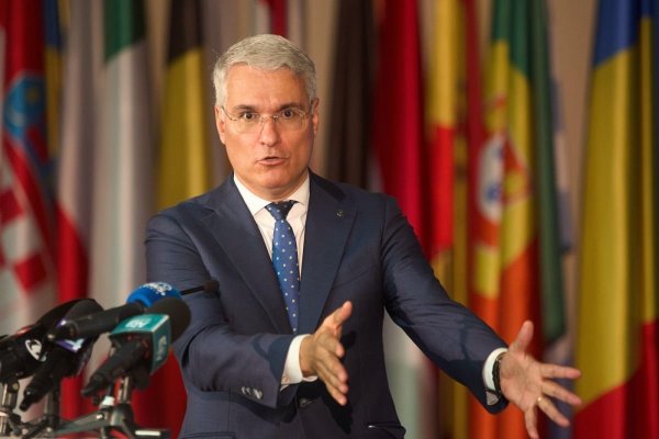 Ministrul Dragoș Pîslaru s-a plimbat și cazat de mii de euro din bani publici, deși are casă la Bruxells