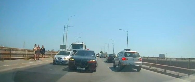 Tragedie evitată la limită pe podul din Năvodari, din cauza unui șofer inconștient! Video