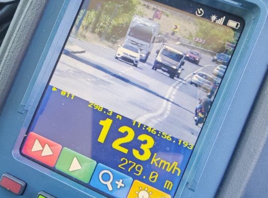 Șofer prins de radar în Tulcea cu 123 km/h. A rămas fără permis pentru 4 luni 
