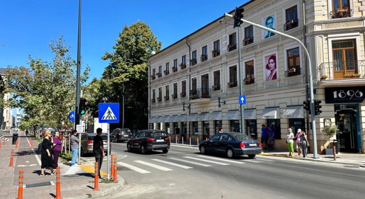 Atenție constănțeni! S-a pus în funcțiune un nou sistem de semaforizare la intersecția străzilor Mircea cel Bătrân cu Ștefan cel Mare 